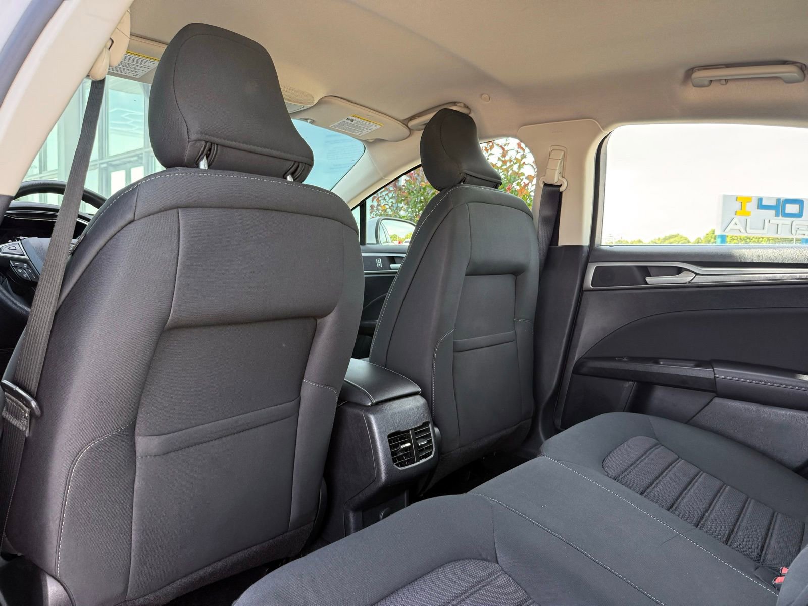 Used 2019 Ford Fusion SE FWD image 16