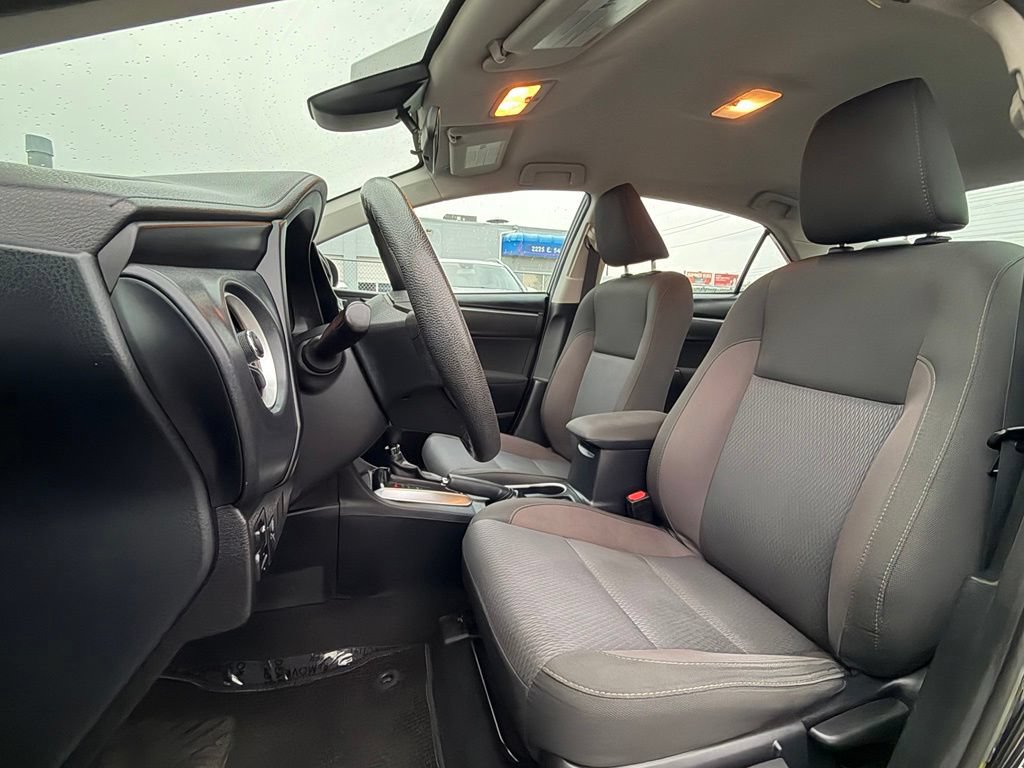 Used 2018 Toyota Corolla LE FWD image 17