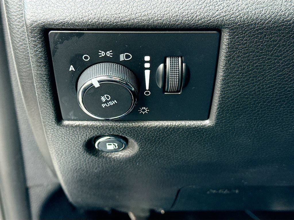 Used 2021 Jeep Grand Cherokee High Altitude AWD/4WD image 34