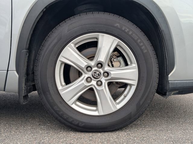 Used 2023 Toyota Highlander LE AWD/4WD image 10