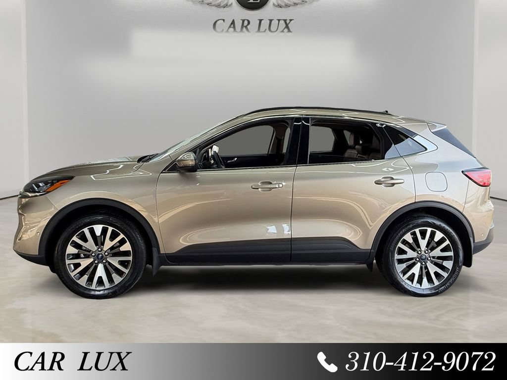 Used 2020 Ford Escape Titanium image 2