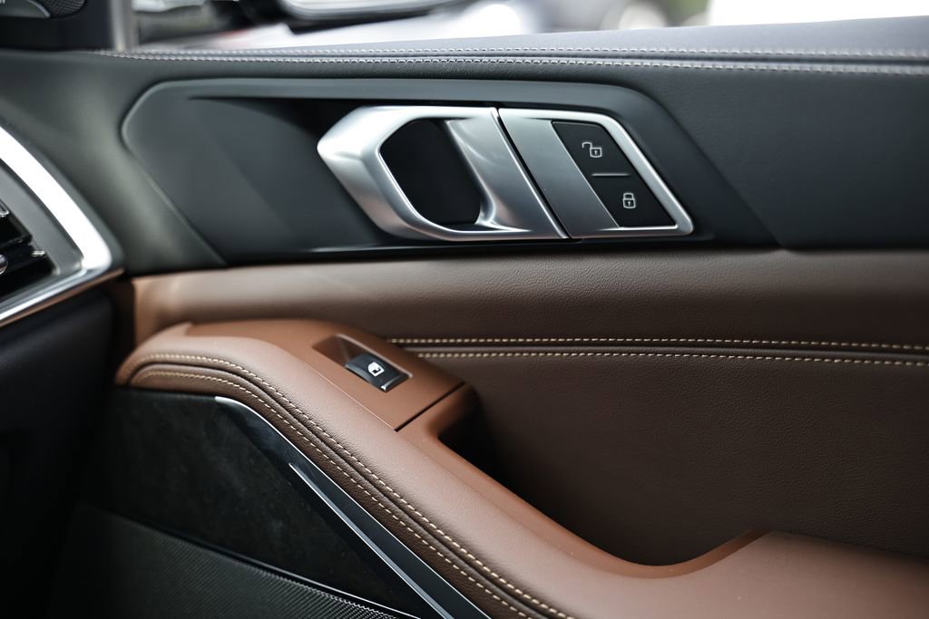 New 2026 BMW X5 xDrive50e w/ M Sport Package image 39