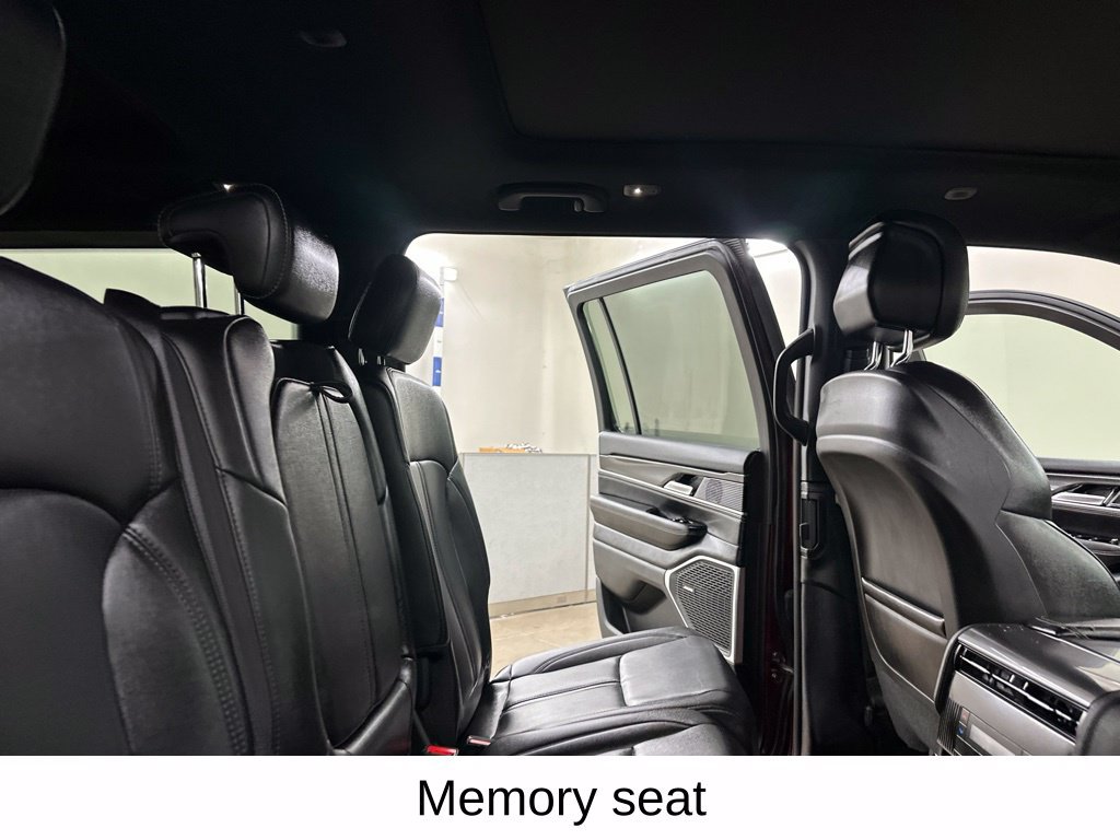 Used 2024 Jeep Wagoneer 4WD w/ Premium Group I image 27