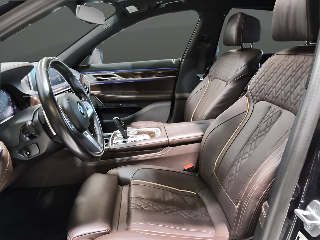 Used 2022 BMW 740i xDrive w/ M Sport Package AWD/4WD image 27