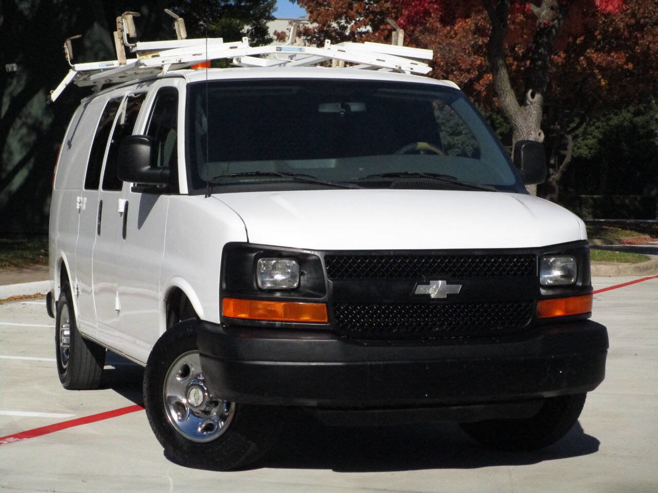 Used 2010 Chevrolet Express 2500 image 22