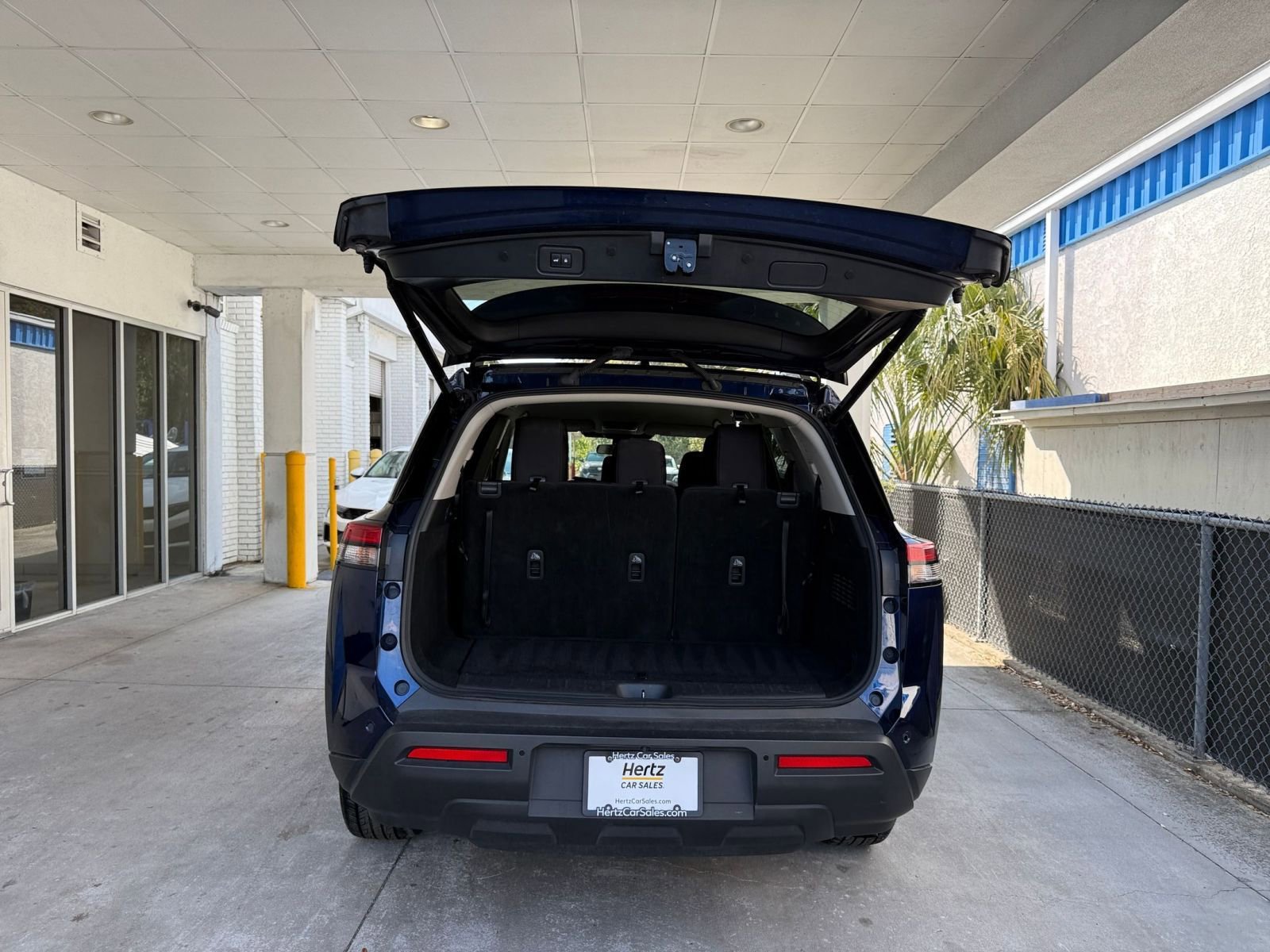 Used 2025 Nissan Pathfinder SV image 34