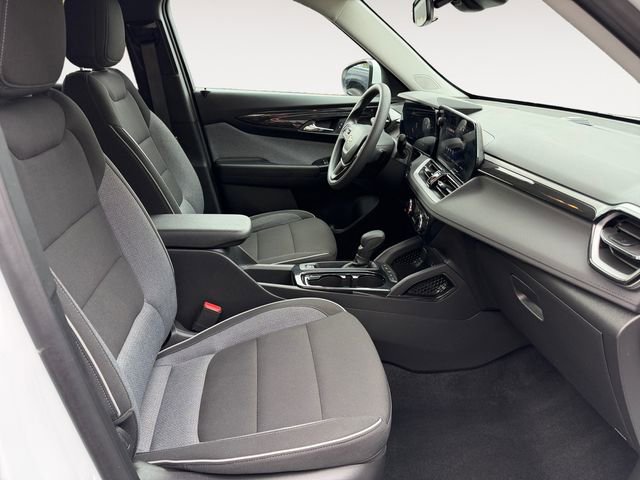 Used 2025 Chevrolet TrailBlazer LT AWD/4WD image 15