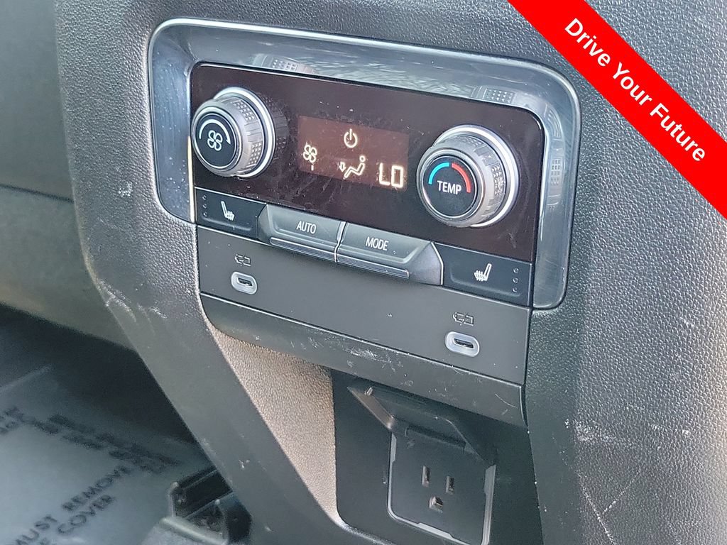 Used 2023 Chevrolet Tahoe Z71 w/ Luxury Package AWD/4WD image 23