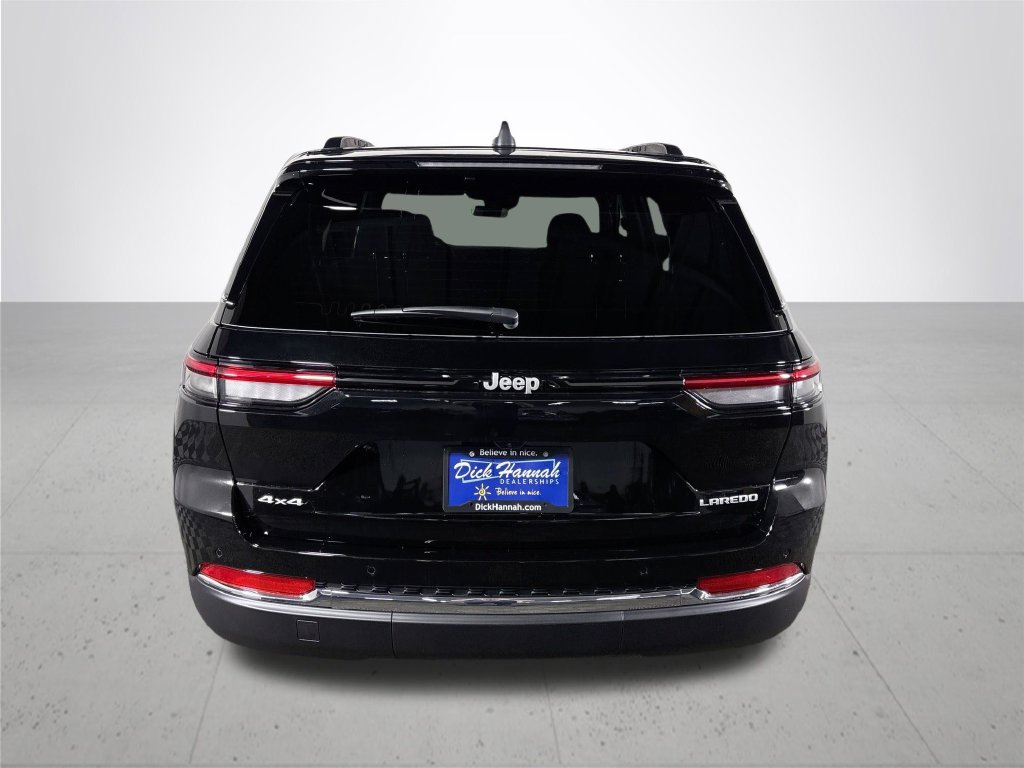 New 2026 Jeep Grand Cherokee Laredo w/ Trailer Tow Package AWD/4WD image 7
