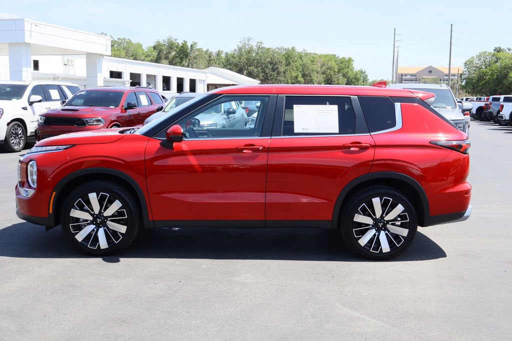 Used 2025 Mitsubishi Outlander SE FWD image 6
