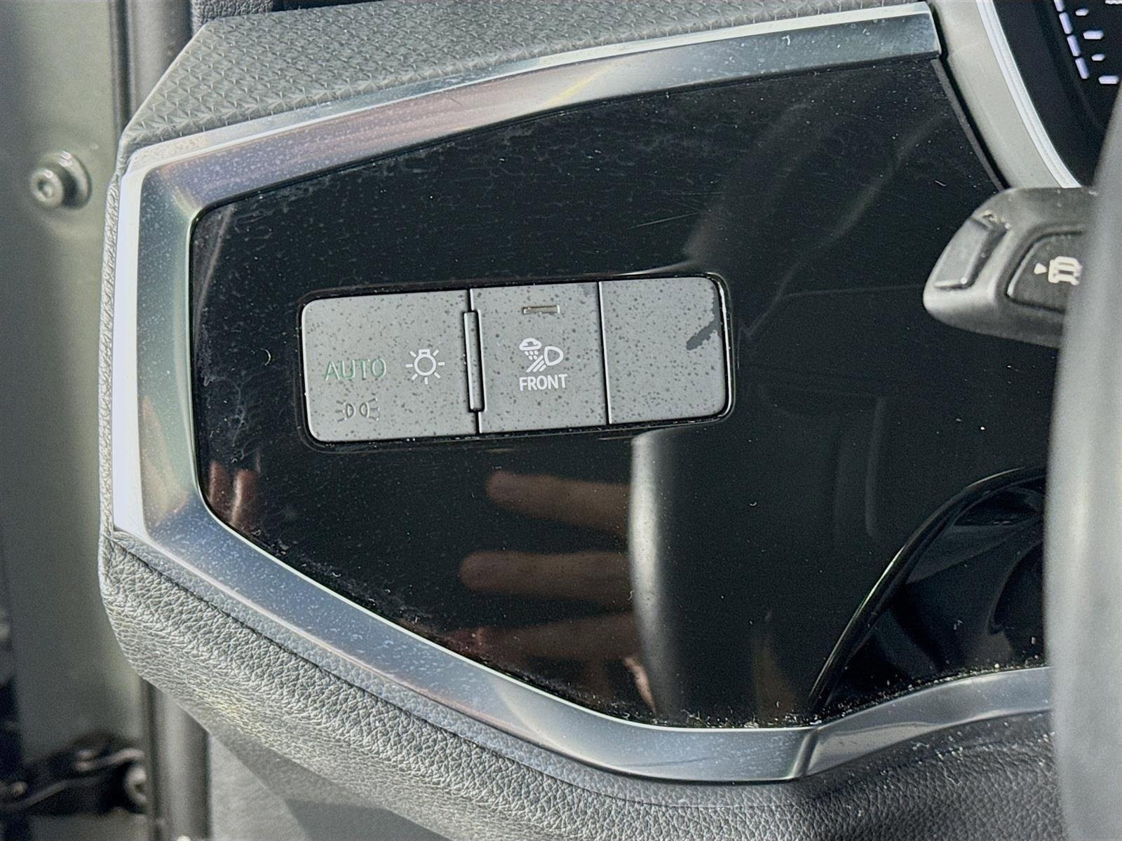 Used 2024 Audi Q3 2.0T Premium image 11