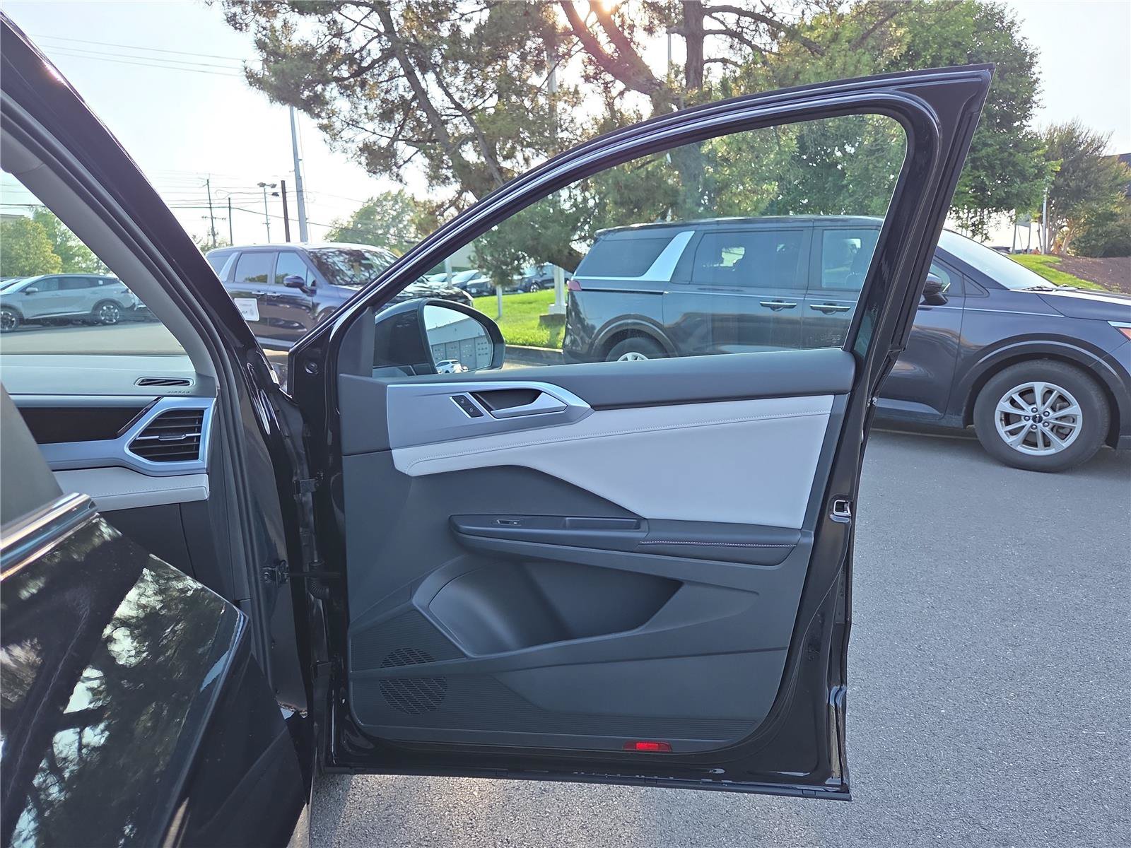 New 2026 Volkswagen Taos SE w/ Panoramic Sunroof Package FWD image 30