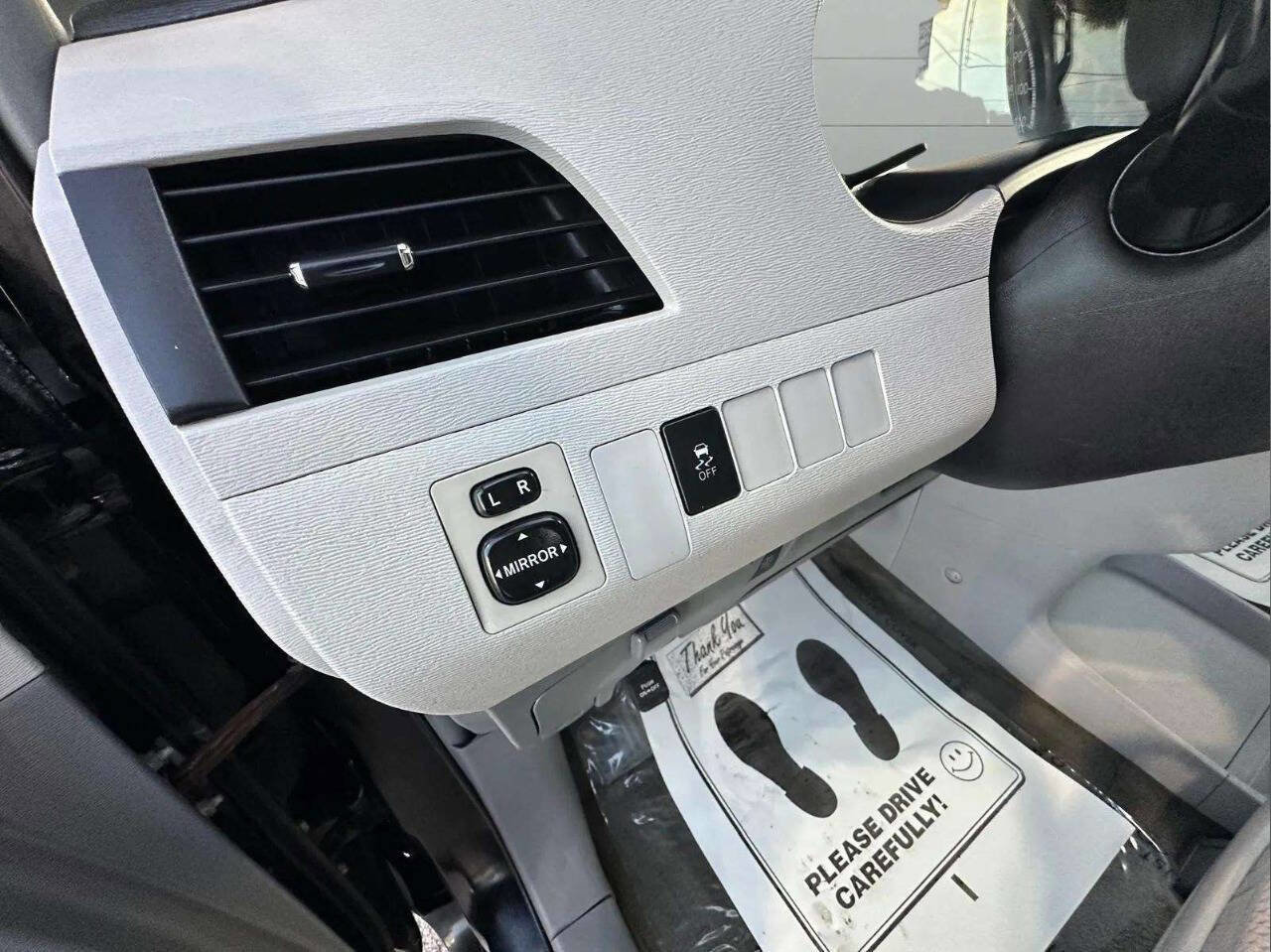 Used 2014 Toyota Sienna LE image 12