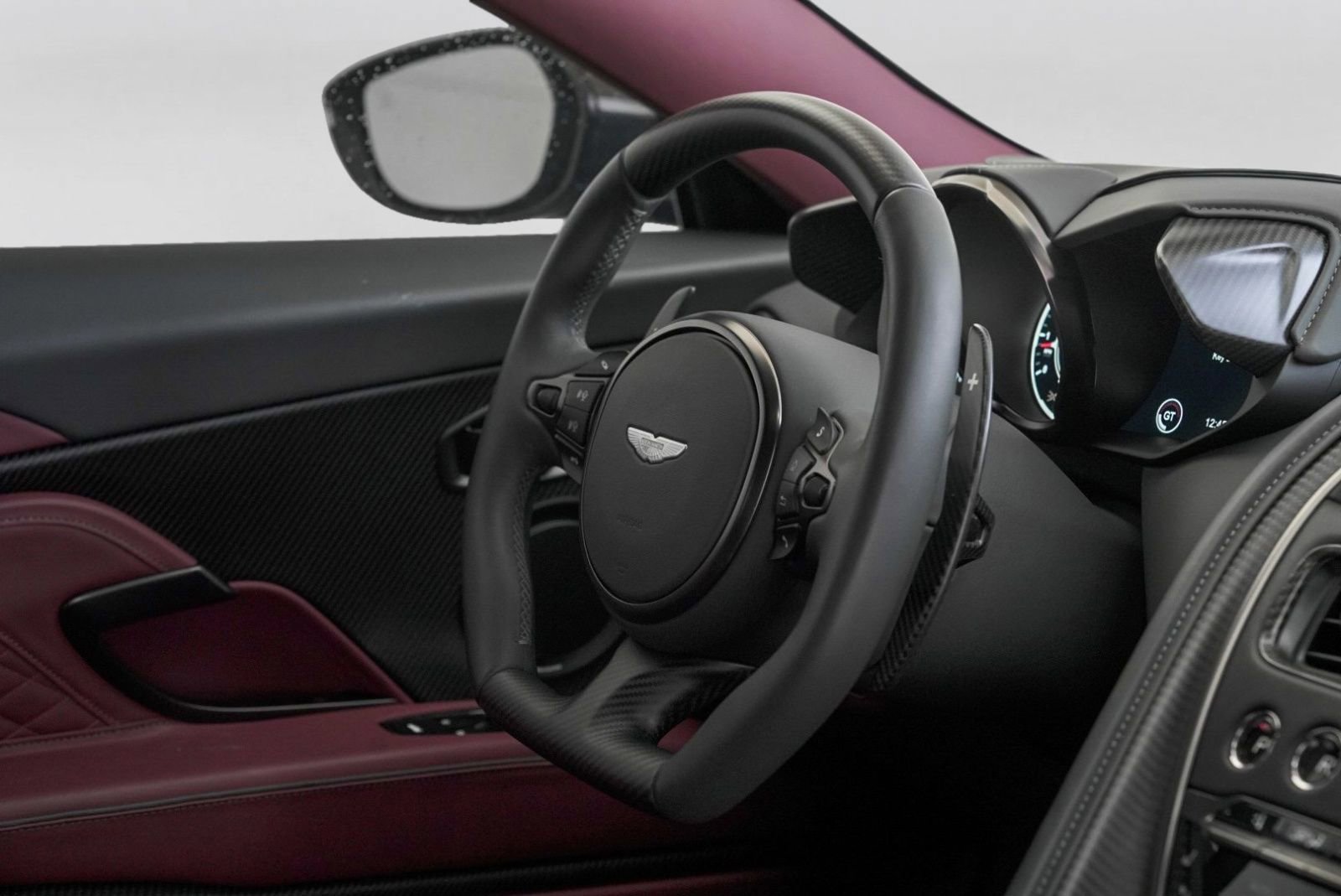 Used 2023 Aston Martin DBS Coupe RWD image 37