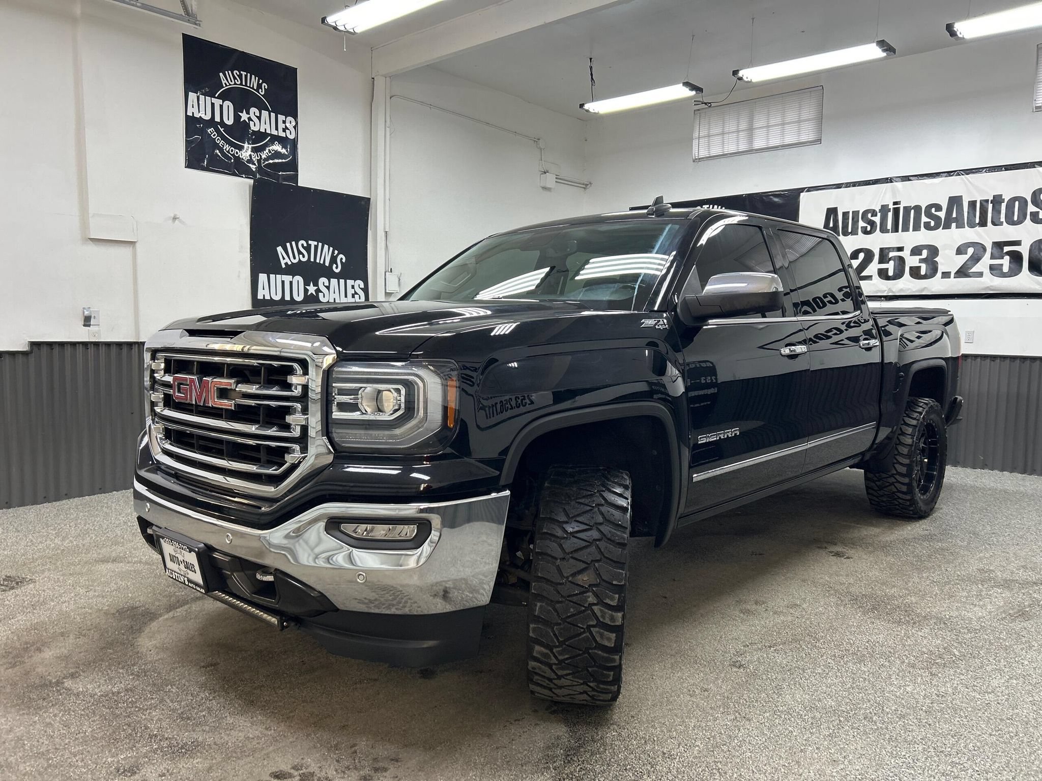 Used 2018 GMC Sierra 1500 SLT AWD/4WD image 3