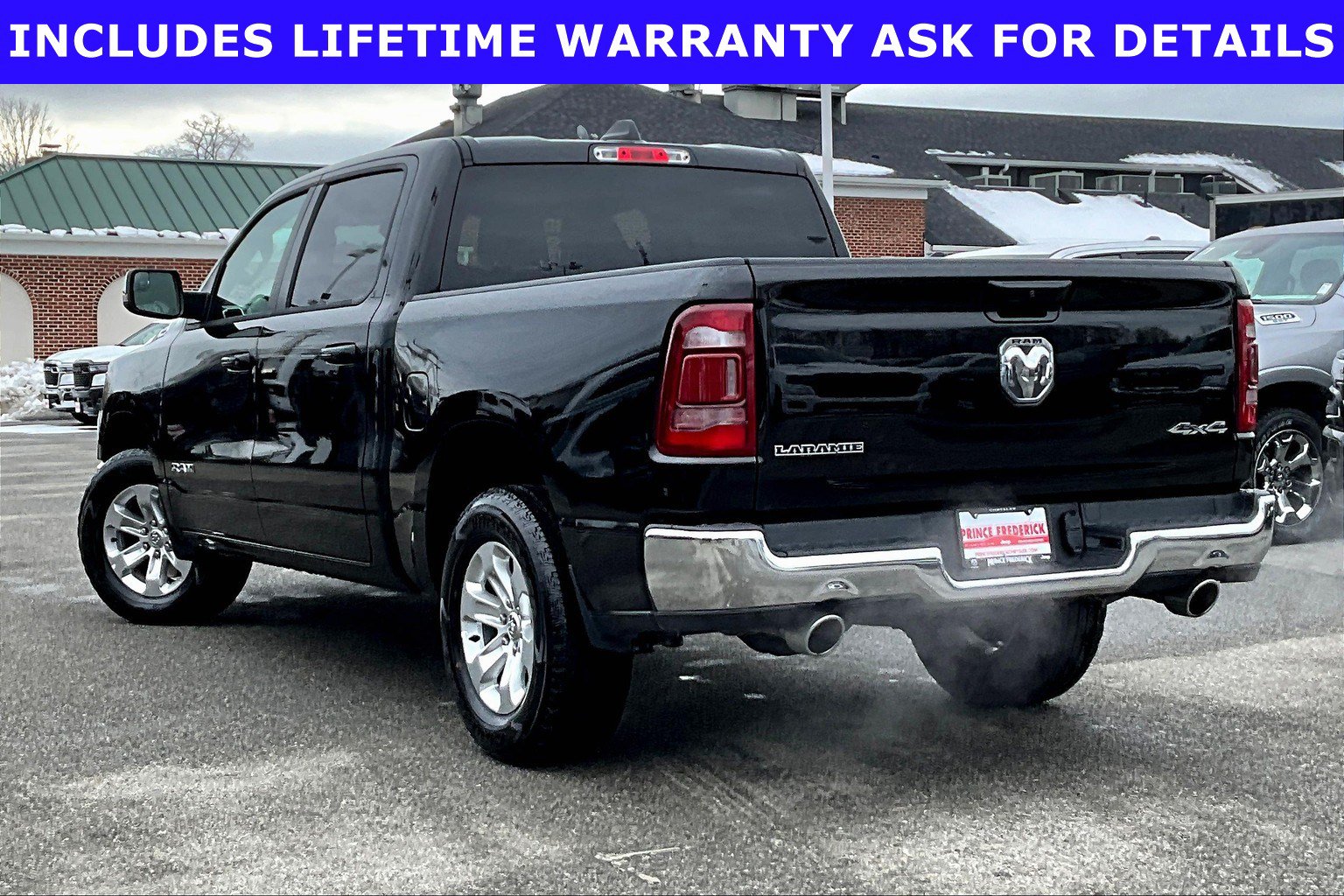 Used 2024 RAM 1500 Laramie AWD/4WD image 9