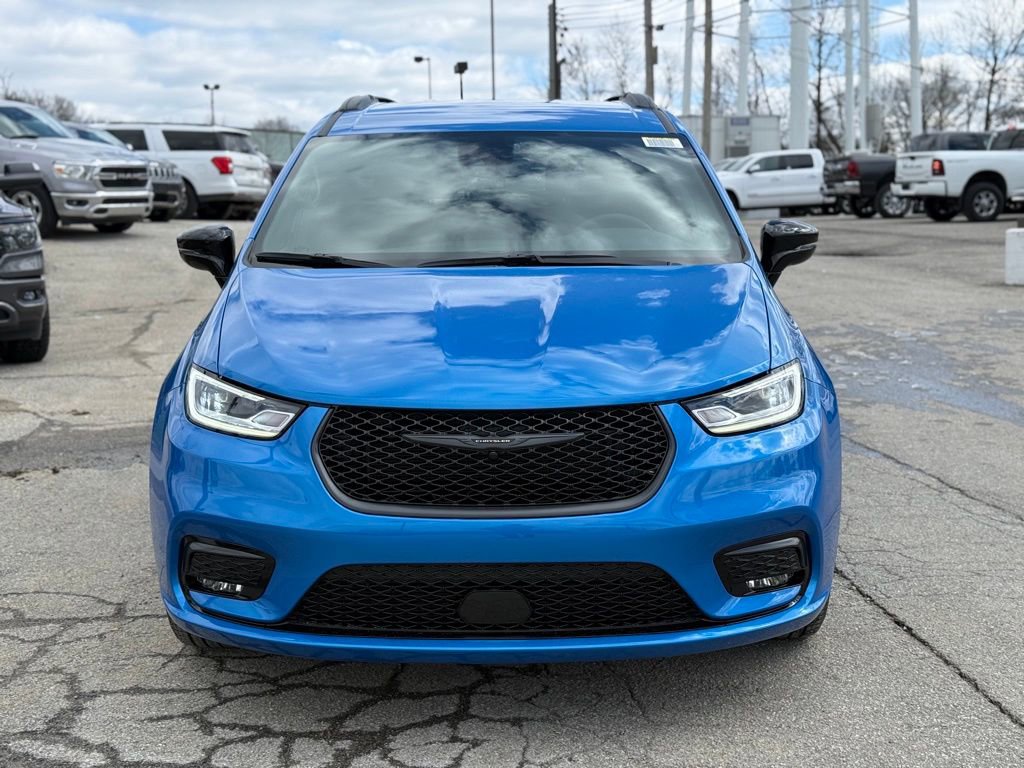 New 2026 Chrysler Pacifica Select FWD image 3