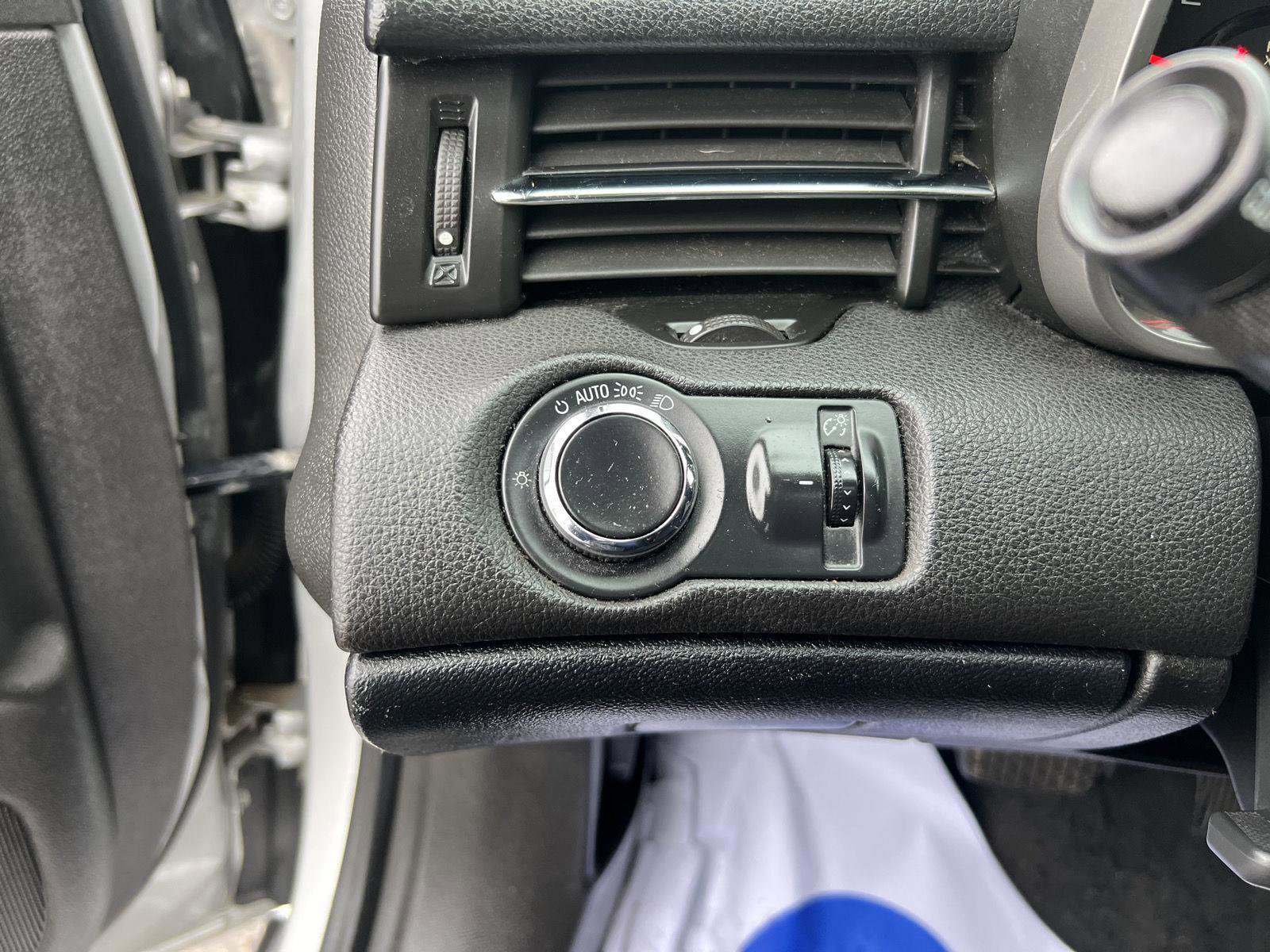 Used 2015 Chevrolet Malibu LT w/ Power Convenience Package image 12