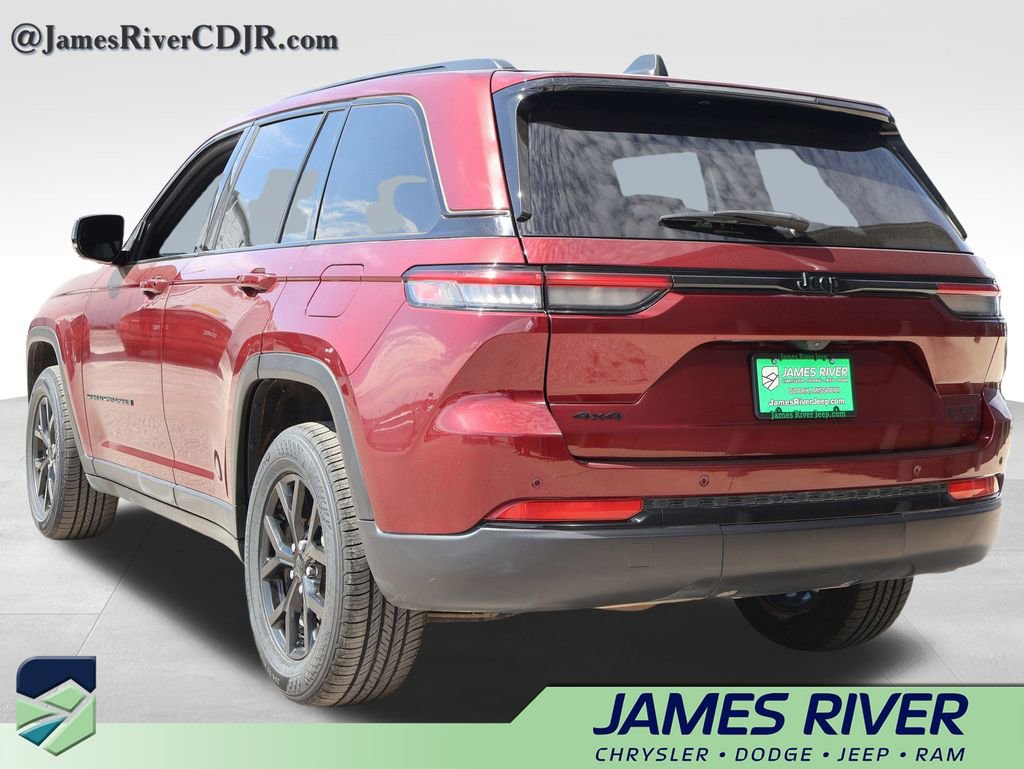 Used 2024 Jeep Grand Cherokee Altitude image 3
