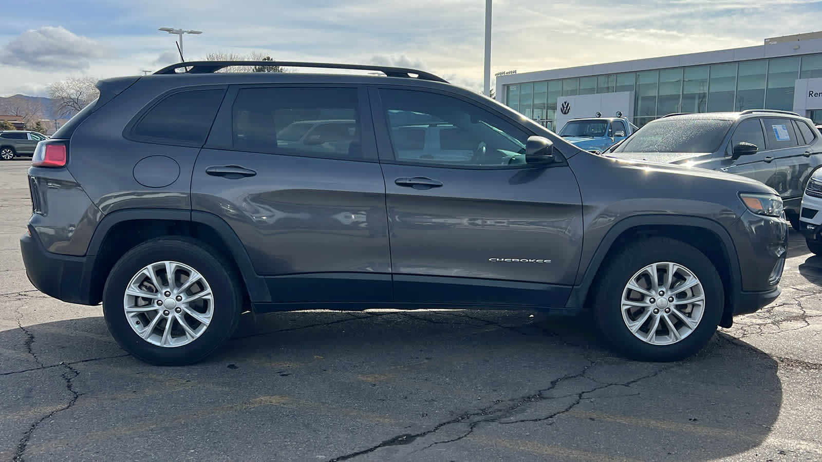 Used 2022 Jeep Cherokee Latitude Lux image 4