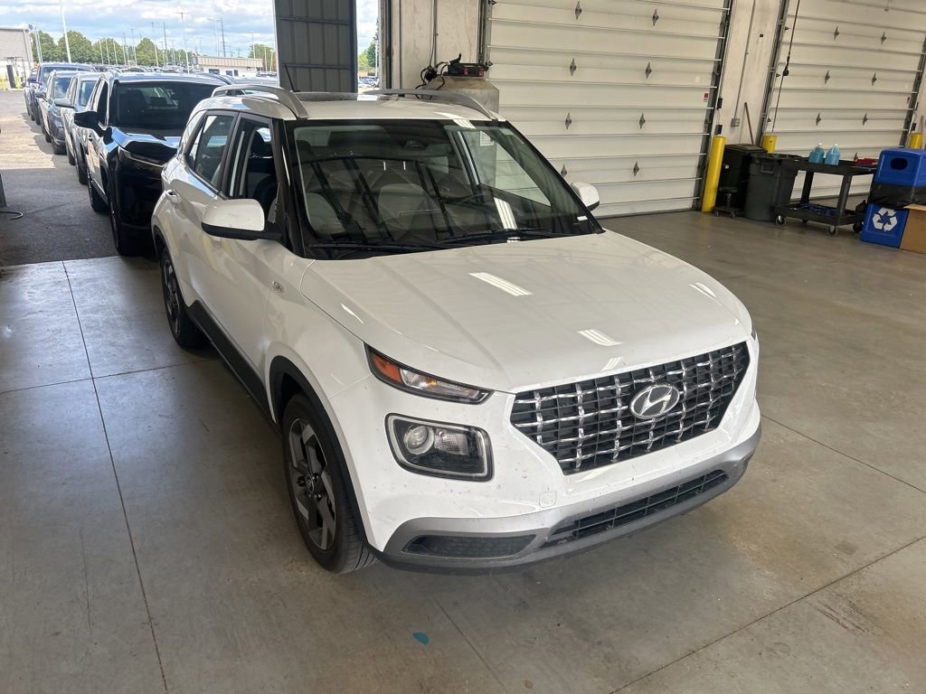 Used 2025 Hyundai Venue SEL FWD image 8