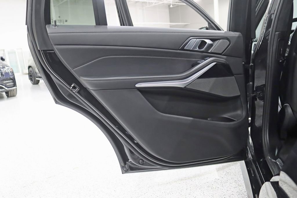 Used 2023 BMW X7 xDrive40i w/ Executive Package image 39