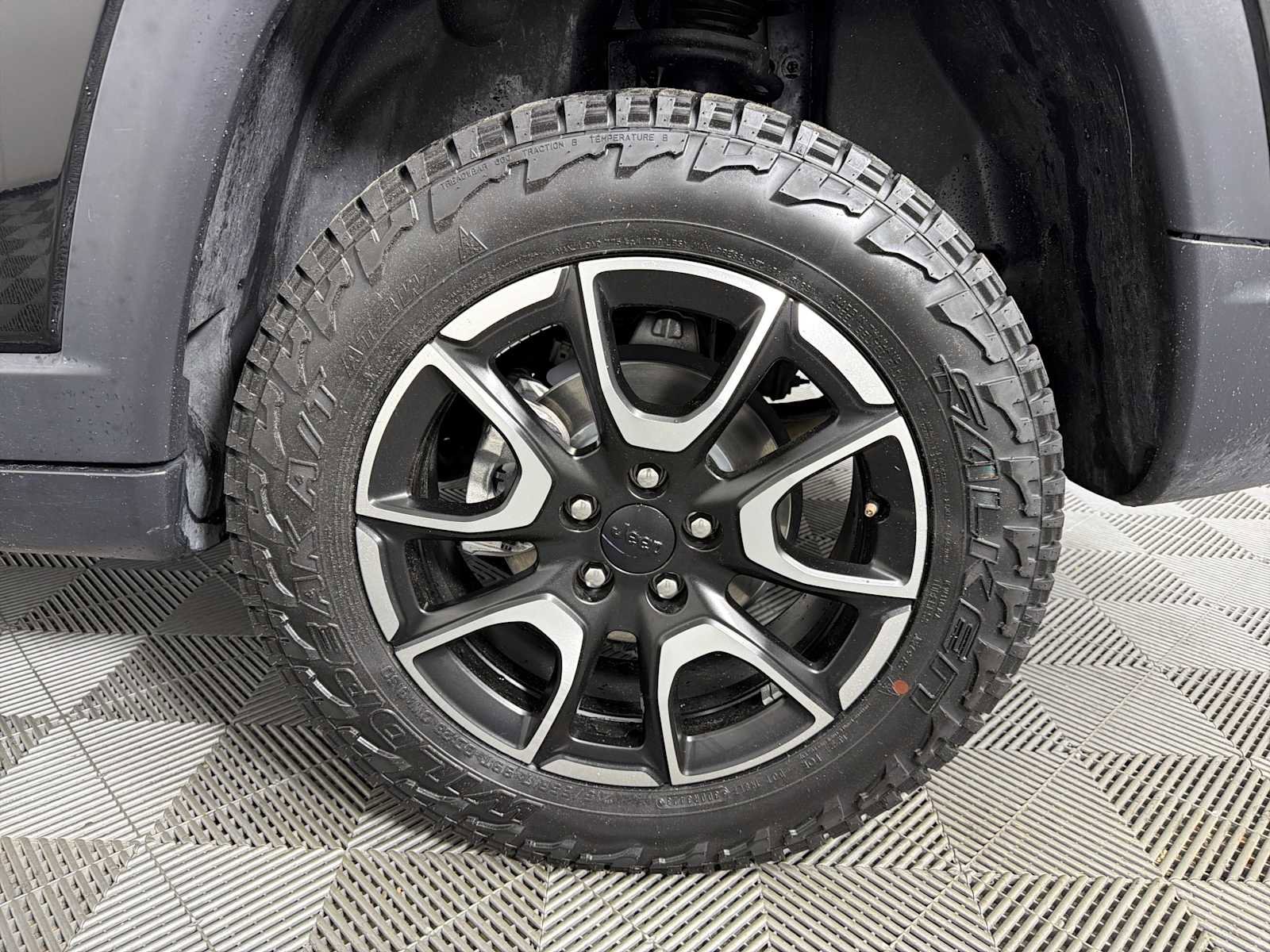 Used 2024 Jeep Compass Trailhawk AWD/4WD image 17