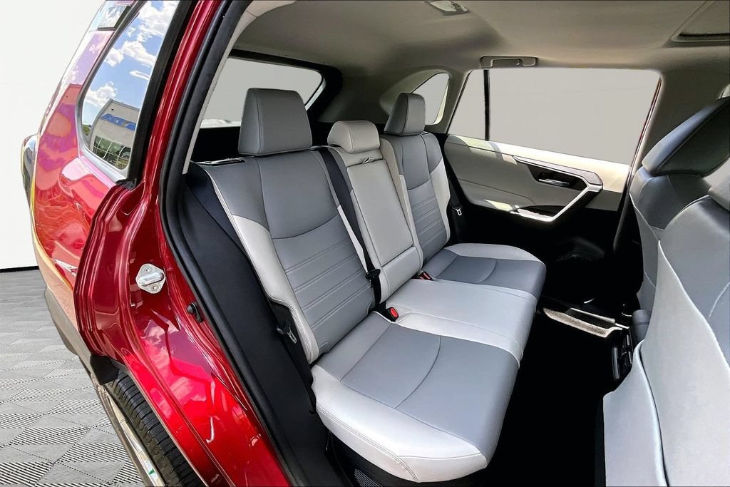Used 2021 Toyota RAV4 XLE Premium AWD/4WD image 19