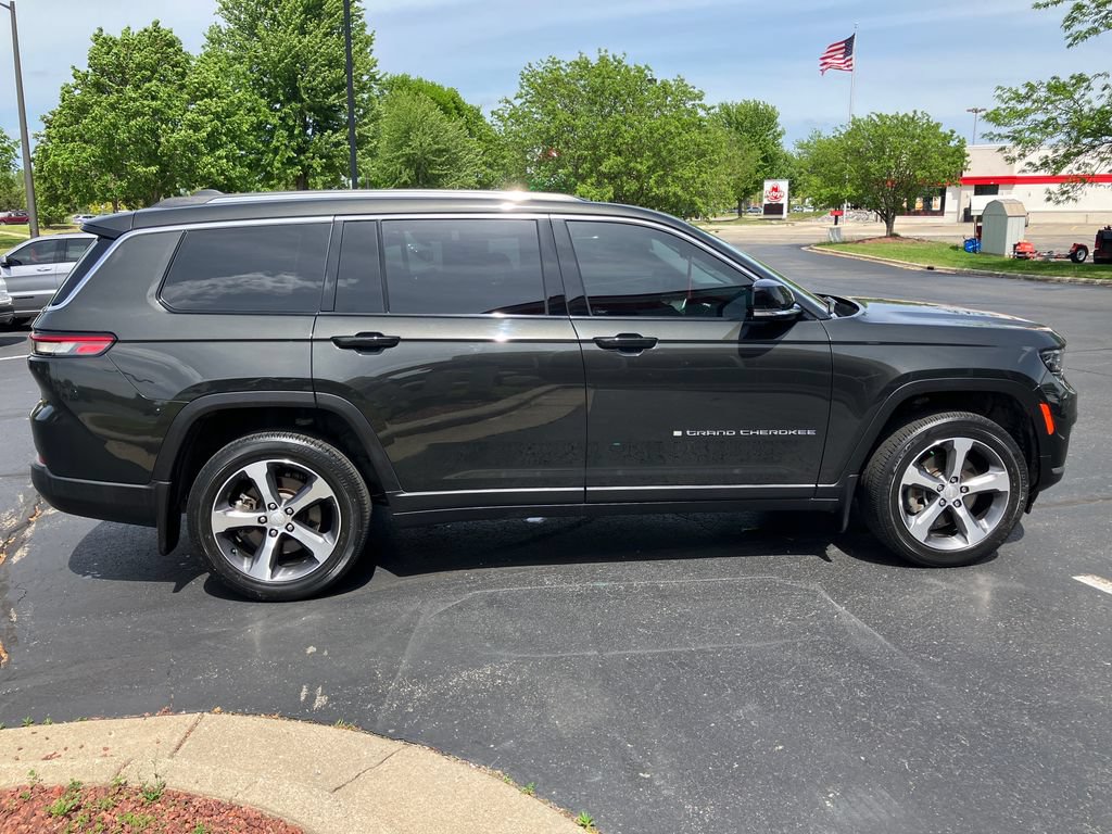 Used 2023 Jeep Grand Cherokee L Limited w/ Trailer Tow Group (B) AWD/4WD image 12