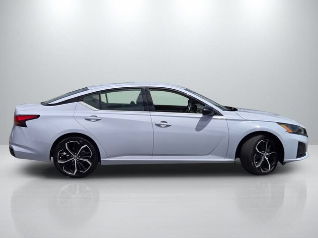 Used 2024 Nissan Altima 2.5 SR FWD image 3