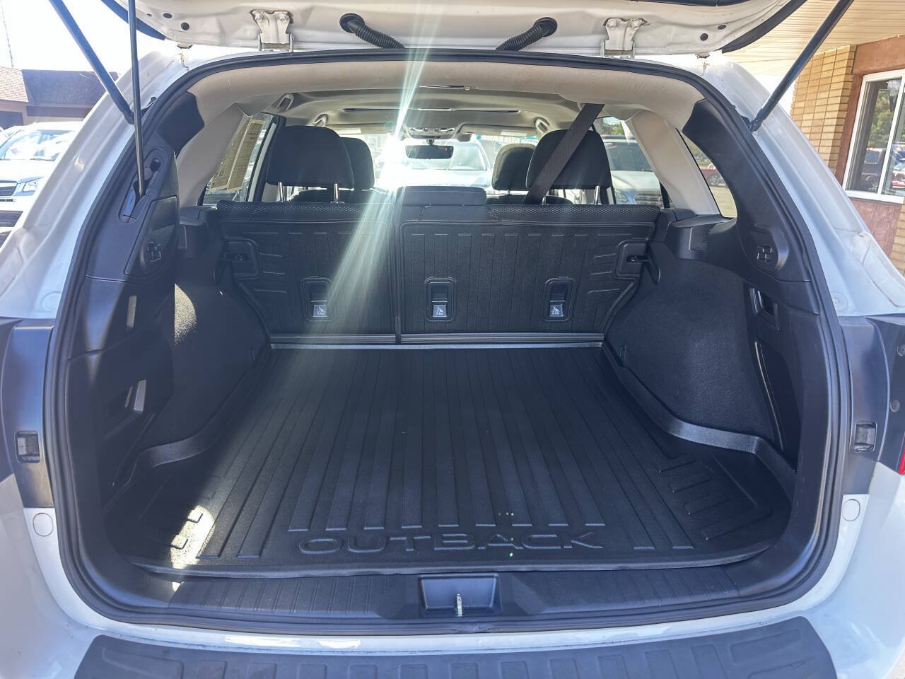 Used 2019 Subaru Outback 2.5i Premium AWD/4WD image 18