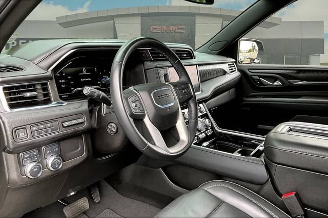 Used 2024 GMC Yukon XL Denali AWD/4WD image 13