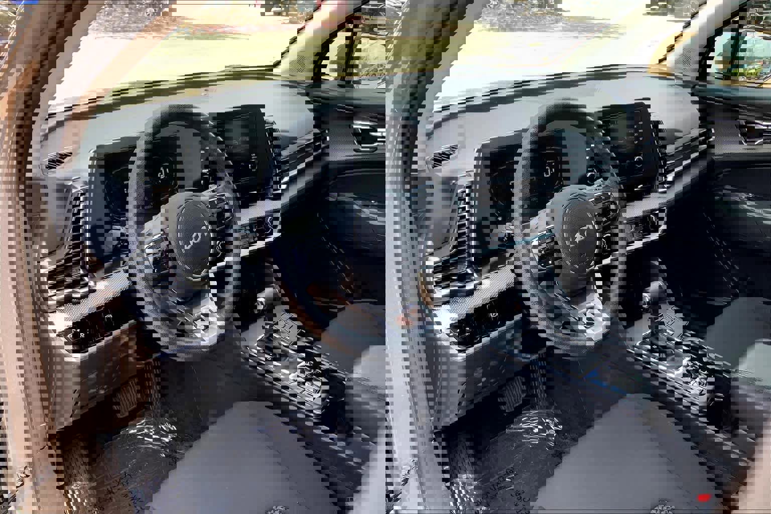 Used 2023 Kia Sportage LX image 18