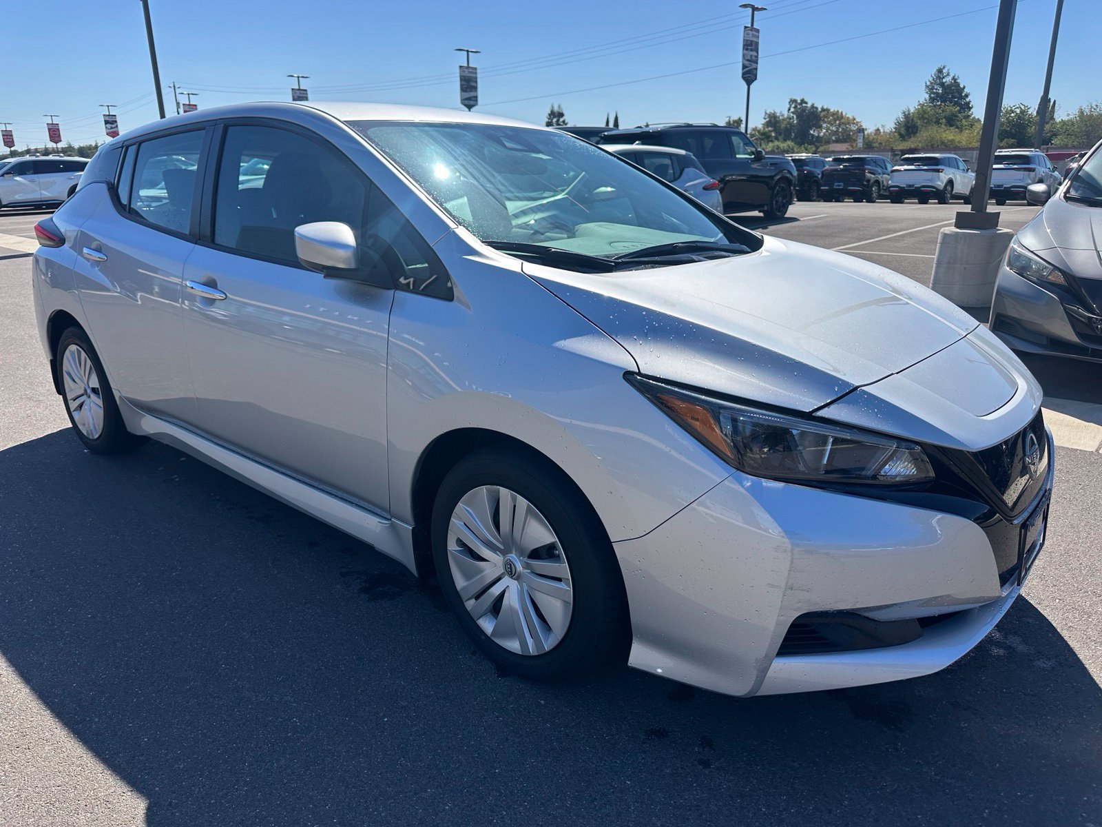 Used 2025 Nissan Leaf S FWD image 1