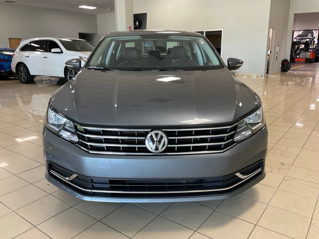 Used 2017 Volkswagen Passat 1.8T SE FWD image 2