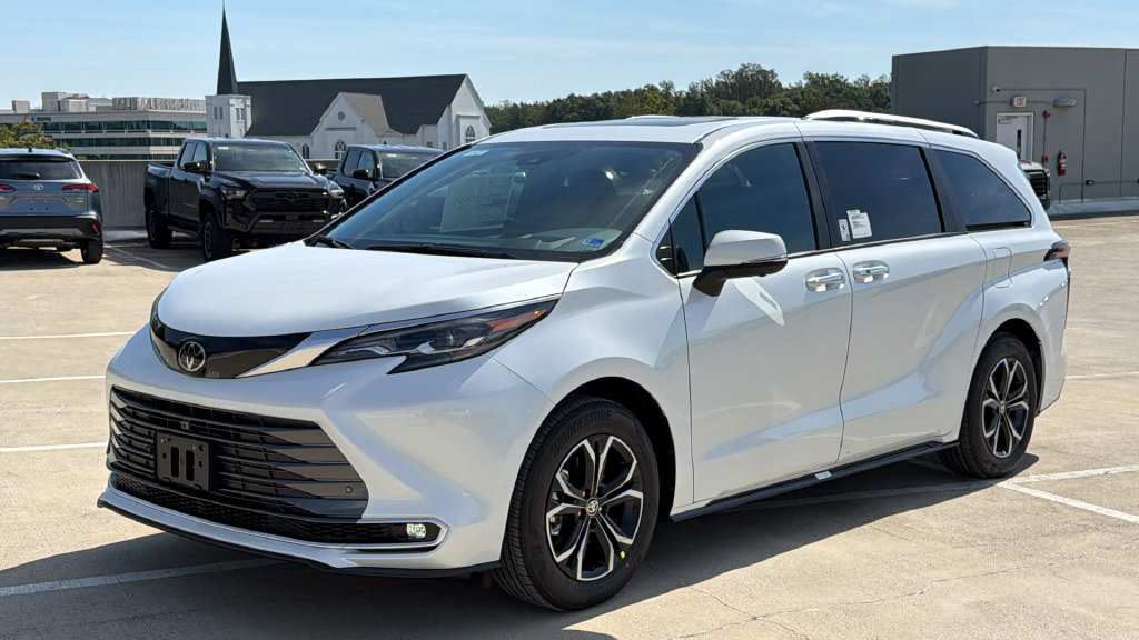 New 2026 Toyota Sienna Platinum AWD/4WD image 2