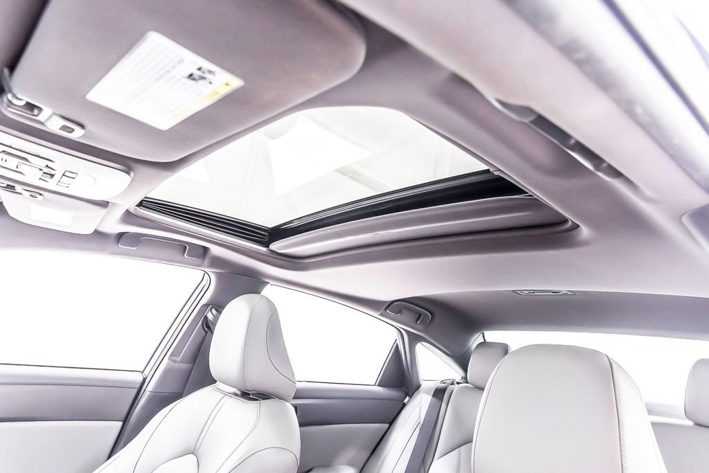 Used 2021 Toyota Avalon XLE w/ Moonroof Package FWD image 15