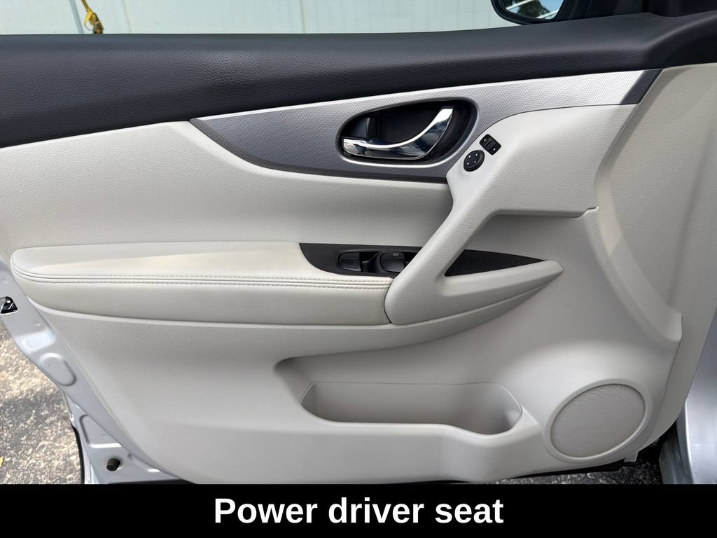 Used 2020 Nissan Rogue Sport SL FWD image 12