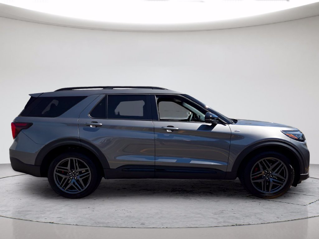 New 2026 Ford Explorer ST-Line w/ ST-Line Street Pack RWD image 3