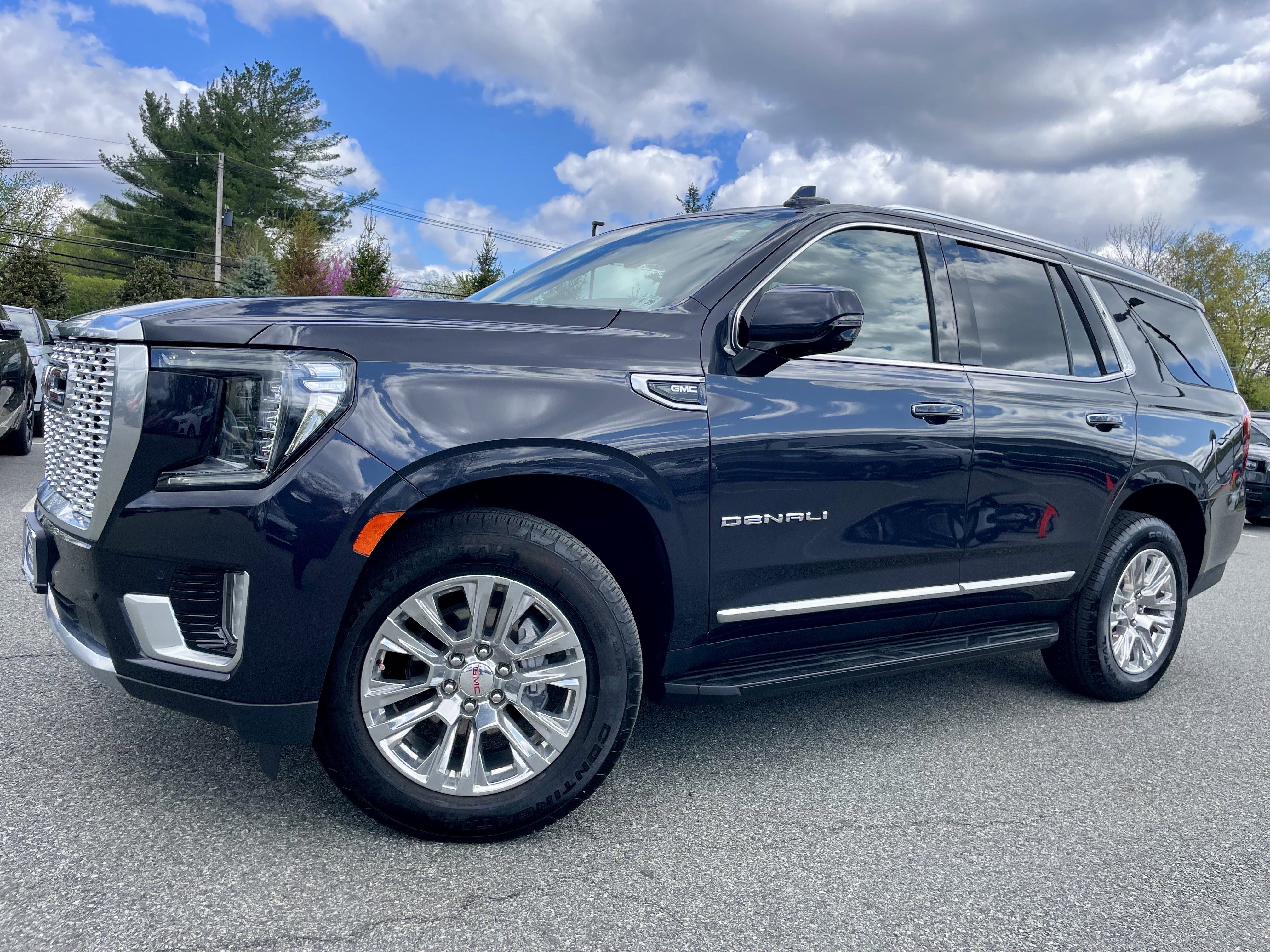Used 2024 GMC Yukon Denali image 1