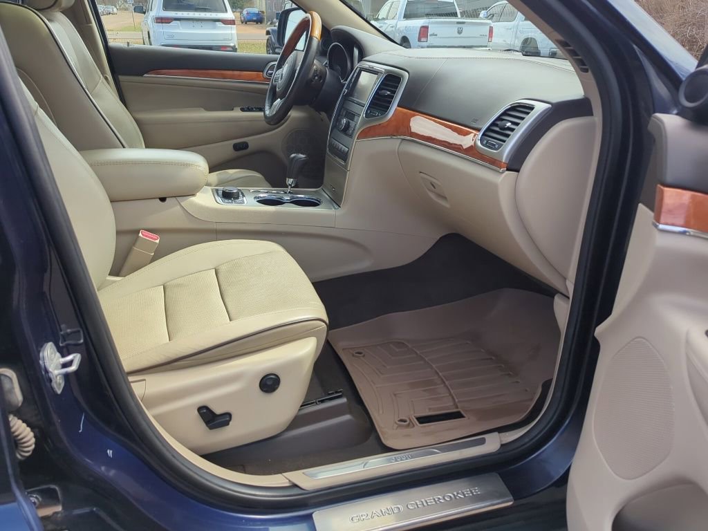 Used 2013 Jeep Grand Cherokee Overland w/ Advance Technology Group image 36