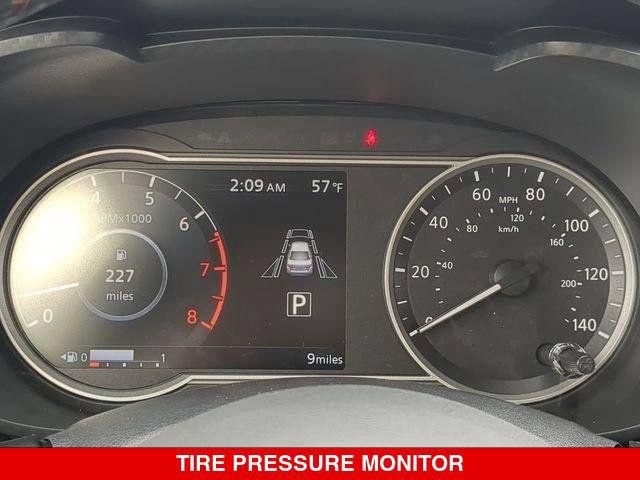 New 2025 Nissan Versa SR w/ Trunk Package FWD image 28
