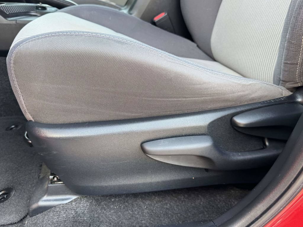 Used 2013 Toyota RAV4 XLE AWD/4WD image 20