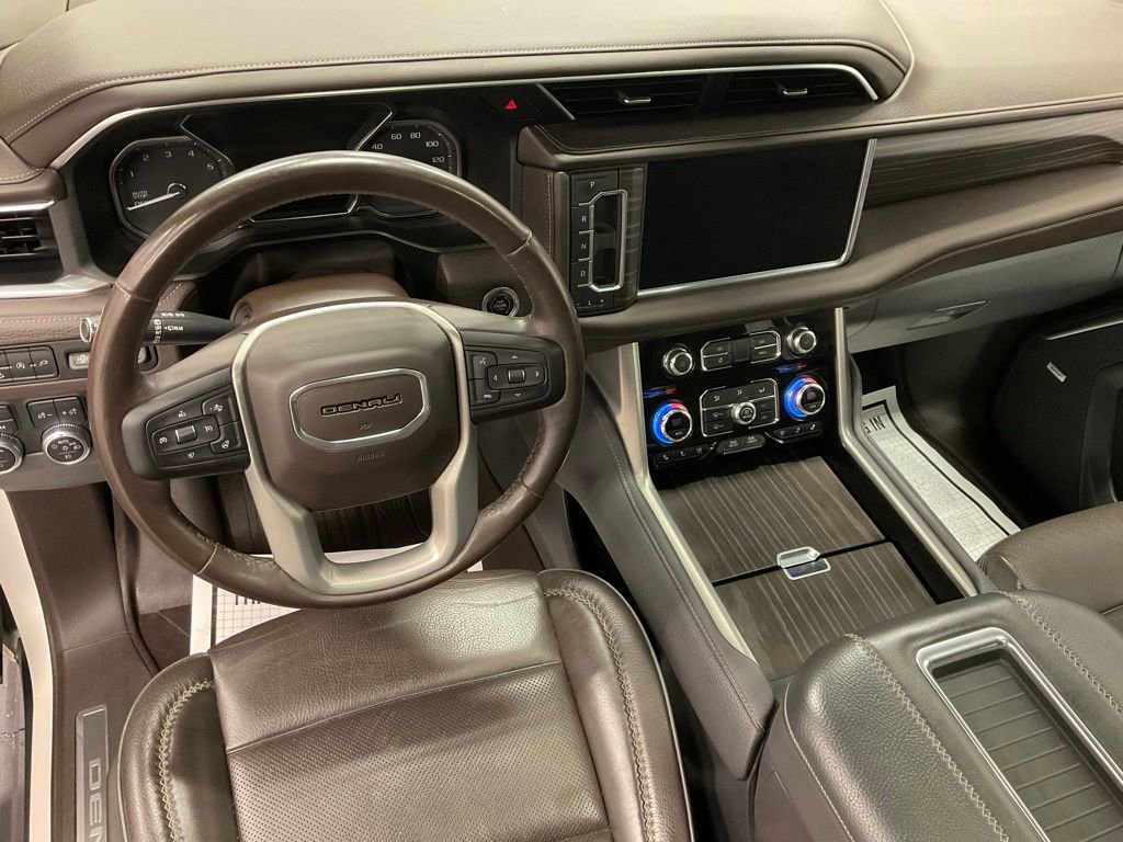 Used 2021 GMC Yukon XL Denali w/ Denali Ultimate Package AWD/4WD image 4