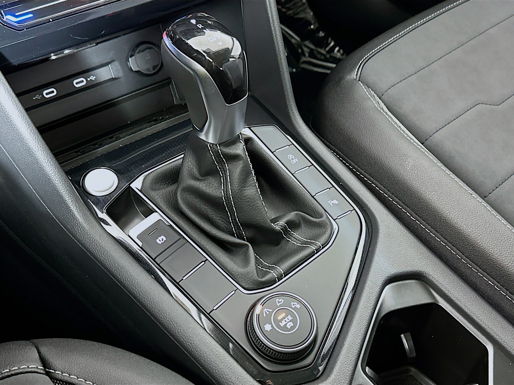 New 2026 Volkswagen Taos SE AWD/4WD image 16
