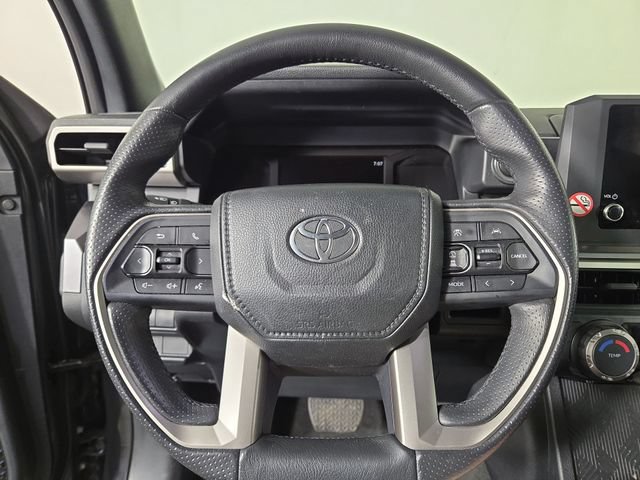 Used 2025 Toyota 4Runner SR5 AWD/4WD image 22
