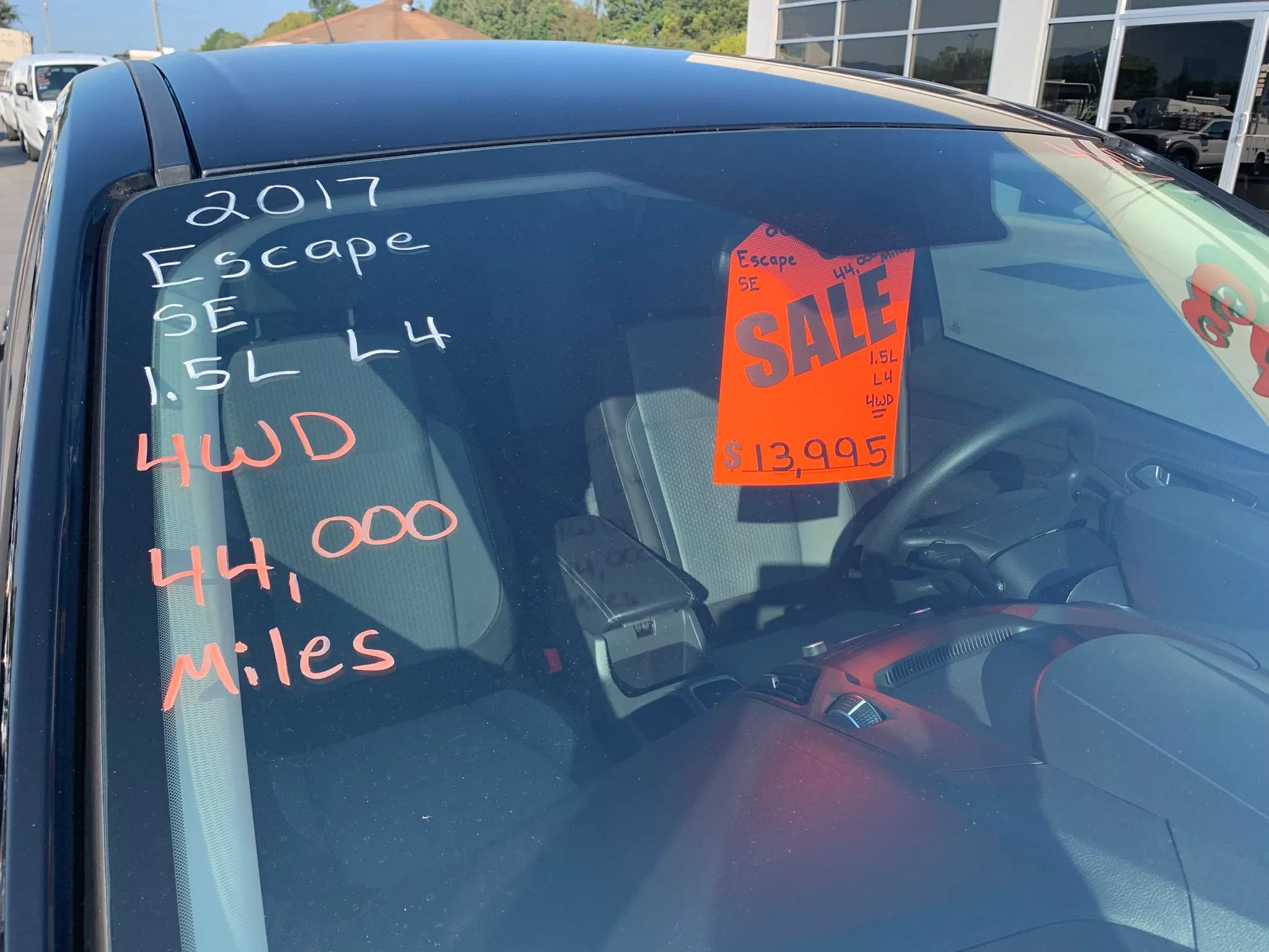 Used 2017 Ford Escape SE AWD/4WD image 3