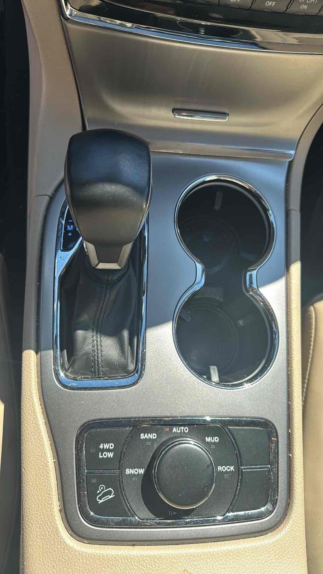 Used 2020 Jeep Grand Cherokee Limited w/ Luxury Group II image 15