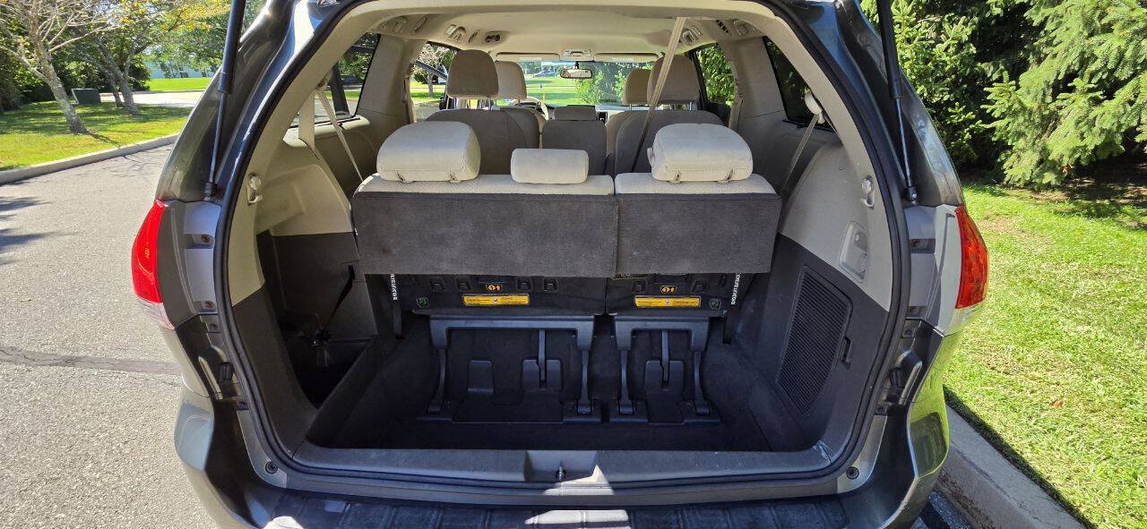 Used 2011 Toyota Sienna LE FWD image 19