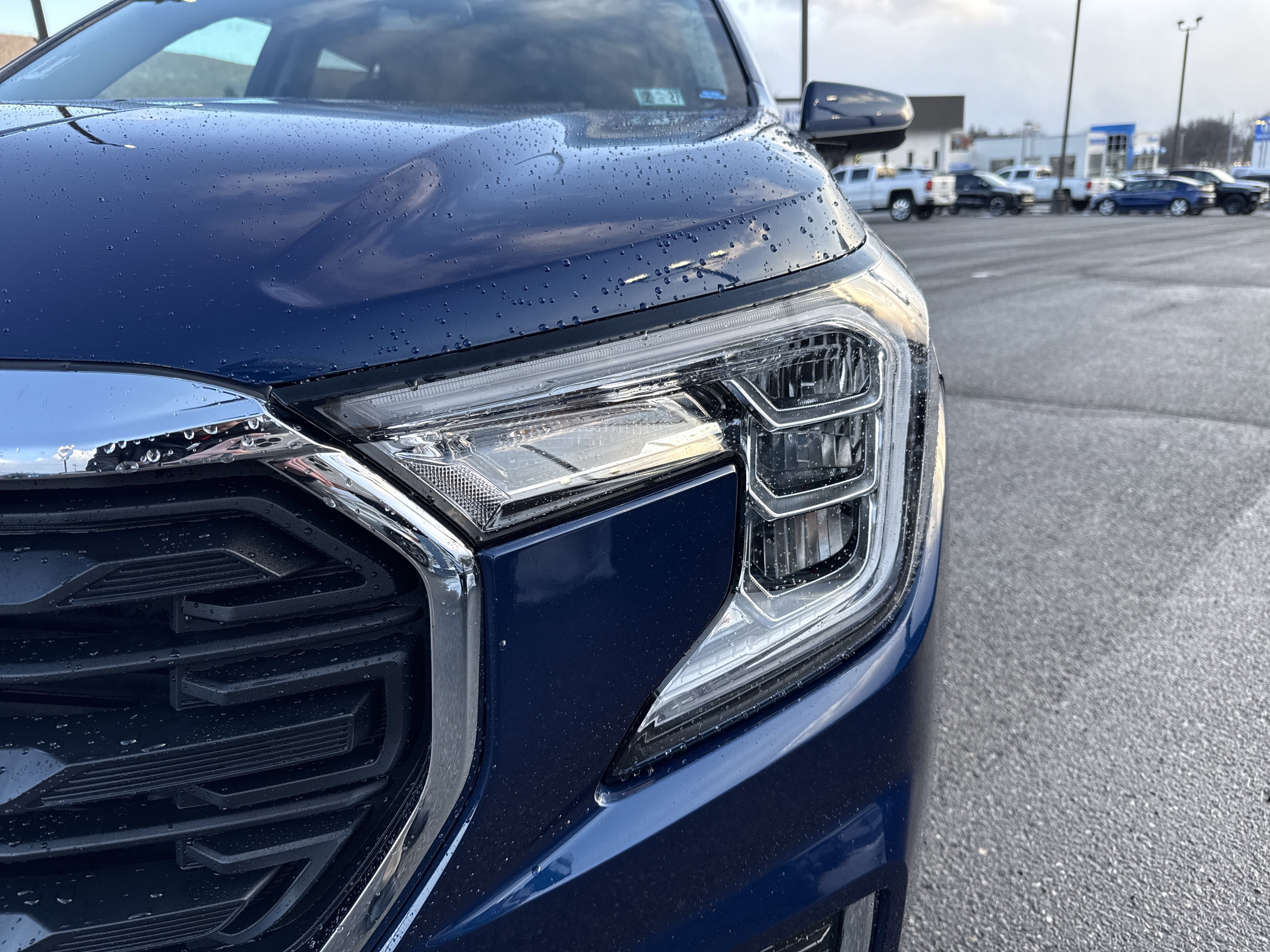 Used 2023 GMC Terrain SLE w/ Driver Convenience Package image 10